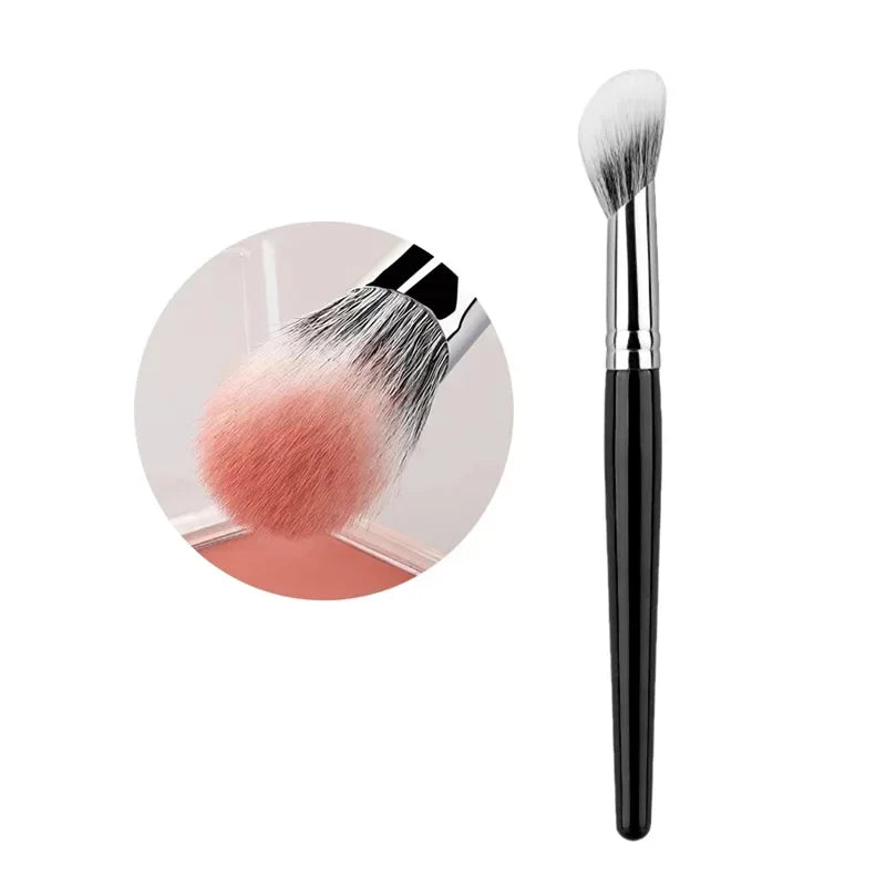 1/2PCS Piers Heart Blusher Brush